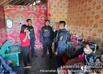 Grebek 7 Warung, Polres Gresik Amankan Miras dan Pemilik Warung