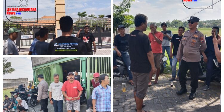 Tak Lolos Jalur Zonasi, Puluhan Warga Datangi Sekolah SMA Negeri 1 Driyorejo.