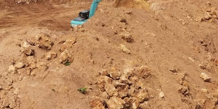 Meresahkan Warga..! Tambang Pasir Kuarsa di Dusun Krajan, Kecamatan Motong Sekar Diduga Kuat Tak Berizin.