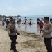 Pastikan Keselamatan & Keamanan Para Pengunjung Pantai Delegan, Polres Gresik Lakukan Pengamanan dan Patroli Secara Berkala.