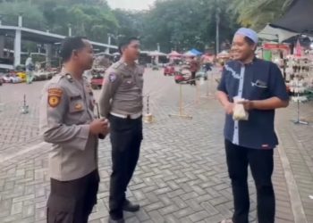 Ciptakan Situasi Aman dan Kondusif, Polres Gresik Berikan Edukasi Kepada Warga di Sekitar Alun Alun Gresik