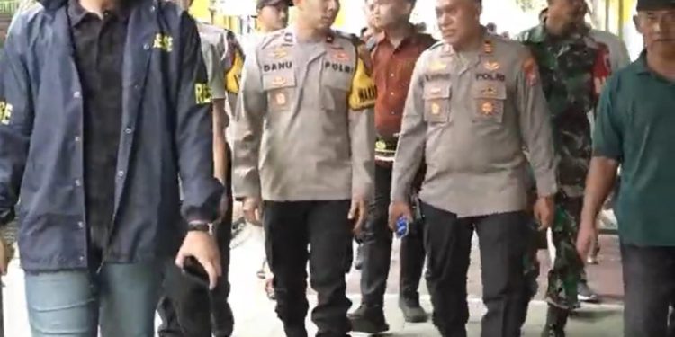 Pastikan Pengunjung Aman dan Nyaman. Anggota Polres Gresik Sambangi Tempat Wisata Lontar Sewu