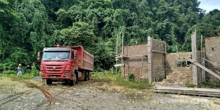 PT GNI Bantu Penimbunan Masjid Arahman Tanauge