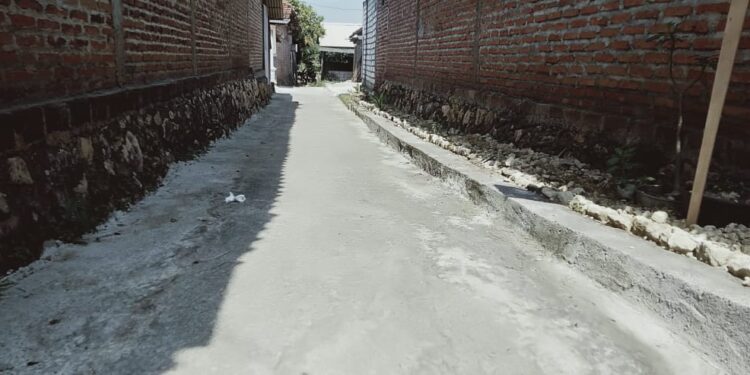 Diduga Bangunan Jalan Lingkungan Lama Tapi Muncul Papan Anggaran Baru.