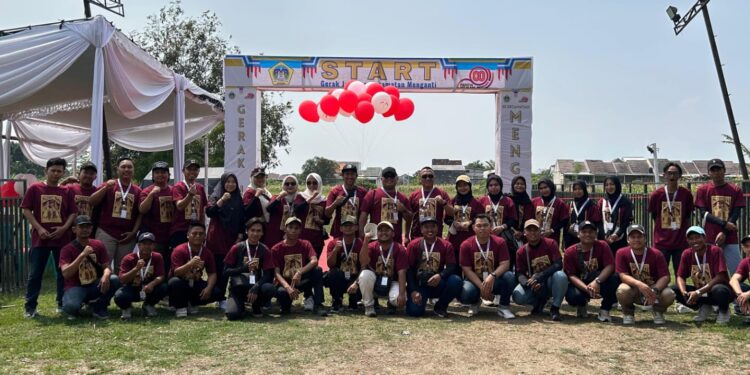 Bekerja Siang Malam Panitia Gerak Jalan Se- Kecamatan Menganti. Dibayar Dengan Nasi Kotak
