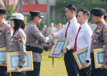 Usai Ungkap Kasus Pembunuhan 1×24 Jam, Satreskrim Polres Gresik Terima Penghargaan Dari Kapolda Jatim