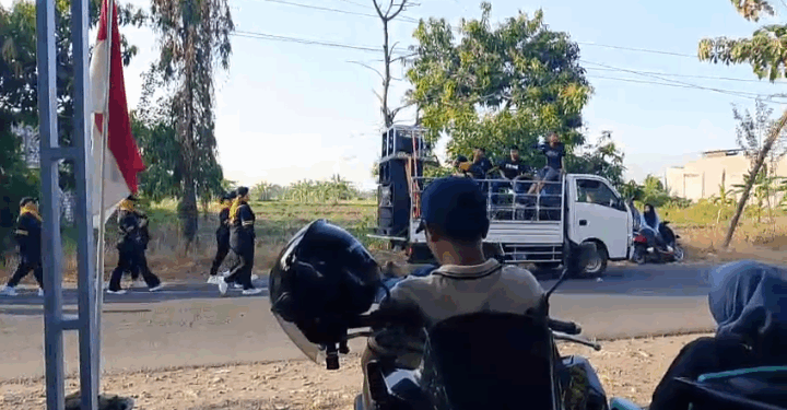 Panitia dan Camat Balongpanggang Terancam Jerat KUHP, Gerak Jalan Berubah Jadi Karnaval Sound Horeg, Peserta Tertabrak